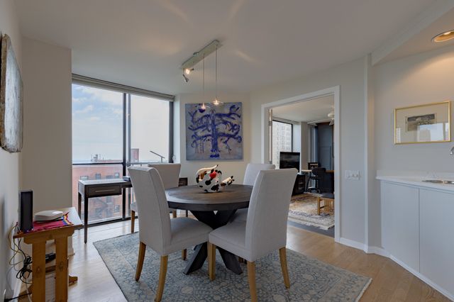 345 W Fullerton Parkway 1001, Chicago, IL 60614