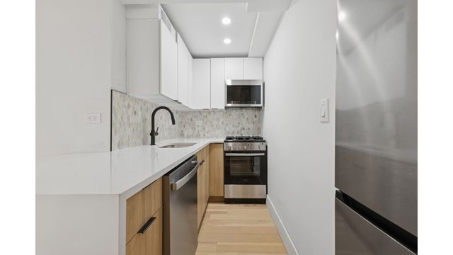 225 E 46th St Apt 5A, New York City, NY 10017
