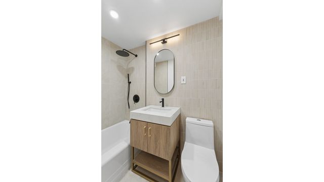 225 E 46th St Apt 5A, New York City, NY 10017