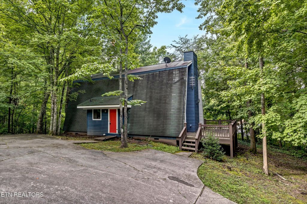 10832 Carmichael Rd, Knoxville, TN 37932