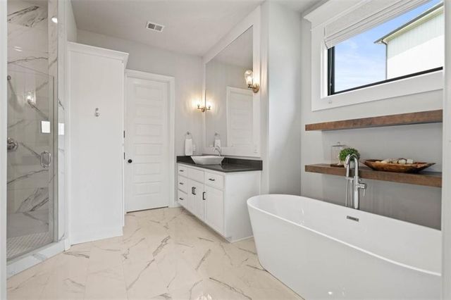 105 NW Ambersham Drive, Lee's Summit, MO 64081