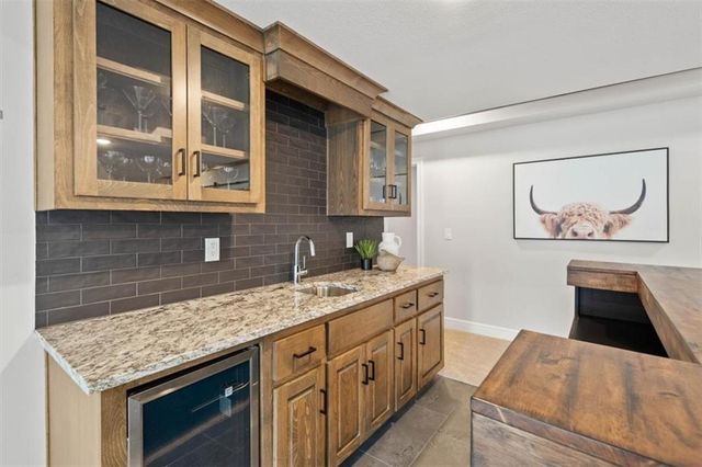 105 NW Ambersham Drive, Lee's Summit, MO 64081
