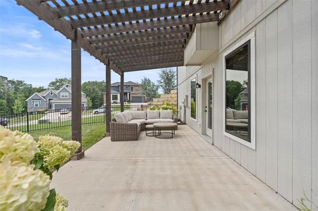 105 NW Ambersham Drive, Lee's Summit, MO 64081