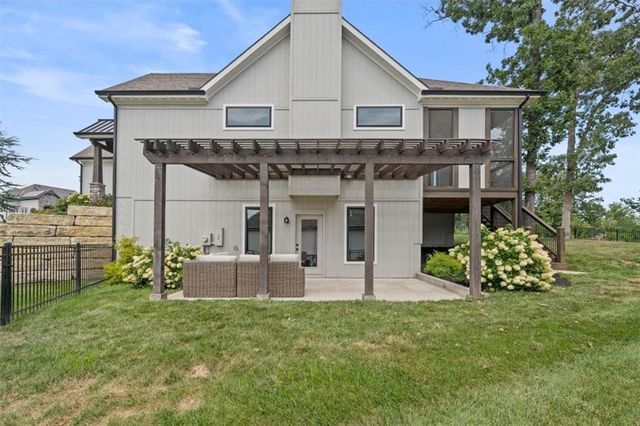 105 NW Ambersham Drive, Lee's Summit, MO 64081