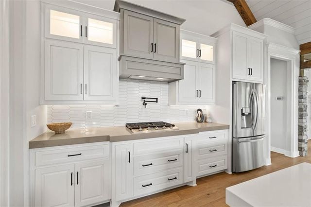105 NW Ambersham Drive, Lee's Summit, MO 64081