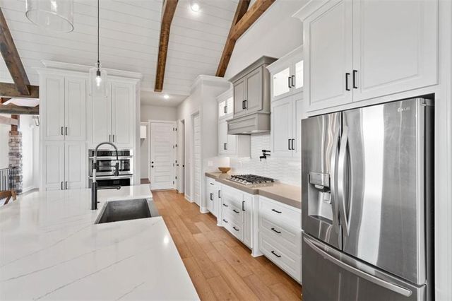 105 NW Ambersham Drive, Lee's Summit, MO 64081