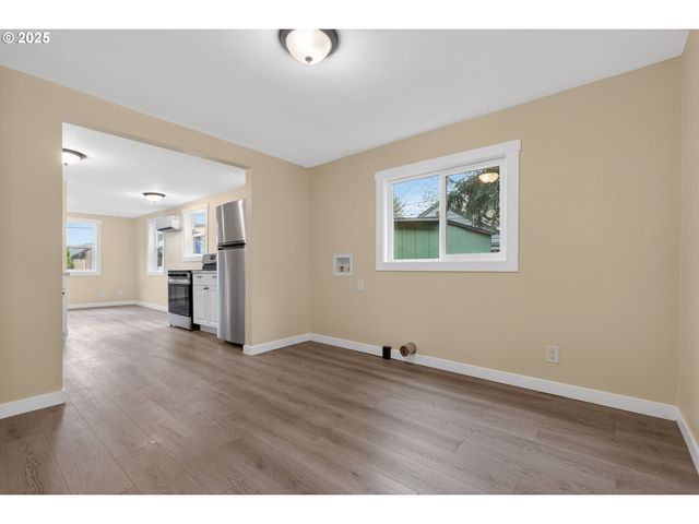 9403 Ne GERTZ Ct, Portland, OR 97211