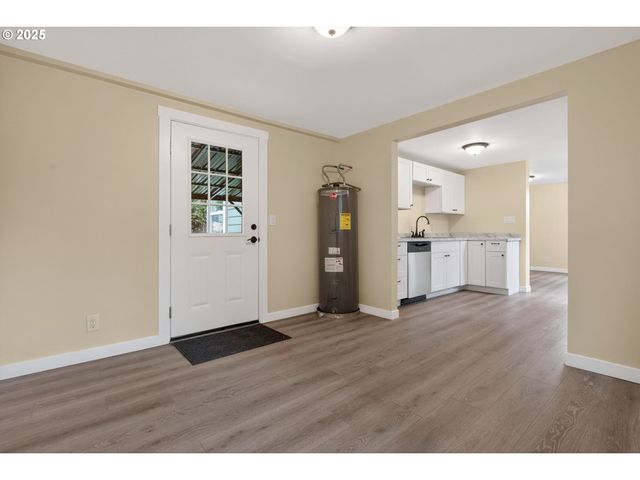 9403 Ne GERTZ Ct, Portland, OR 97211