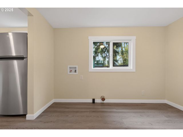 9403 Ne GERTZ Ct, Portland, OR 97211