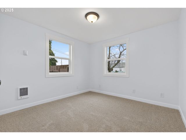 9403 Ne GERTZ Ct, Portland, OR 97211