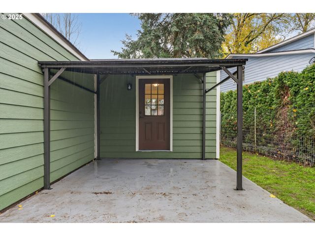 9403 Ne GERTZ Ct, Portland, OR 97211