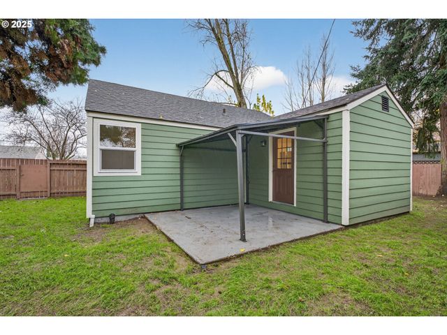 9403 Ne GERTZ Ct, Portland, OR 97211