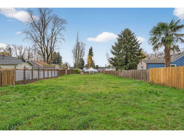 9403 Ne GERTZ Ct, Portland, OR 97211