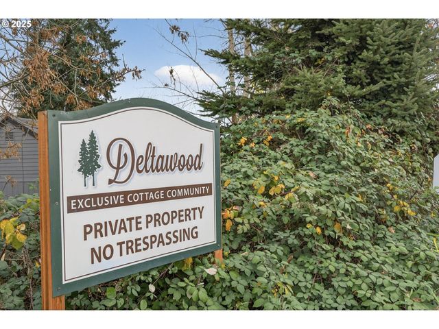 9403 Ne GERTZ Ct, Portland, OR 97211