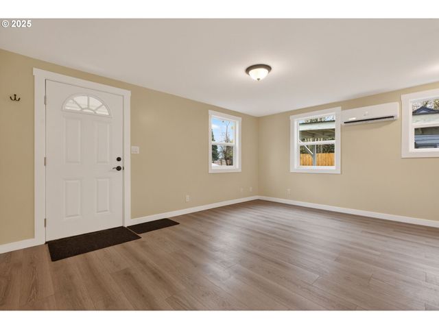 9403 Ne GERTZ Ct, Portland, OR 97211