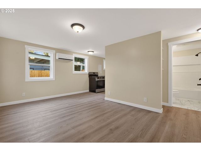 9403 Ne GERTZ Ct, Portland, OR 97211