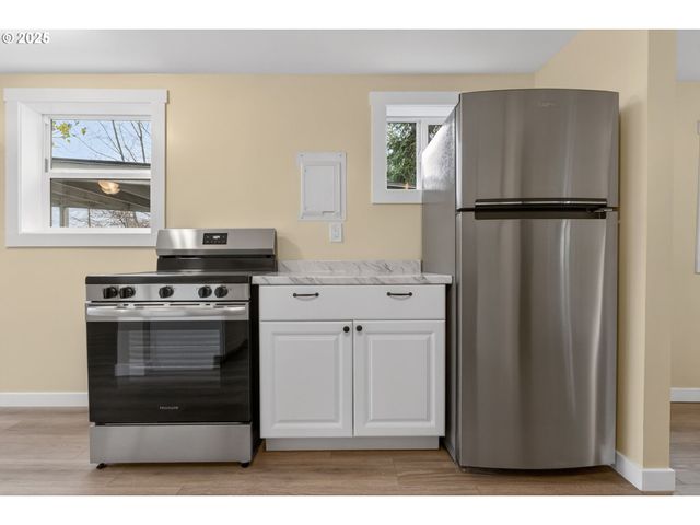 9403 Ne GERTZ Ct, Portland, OR 97211