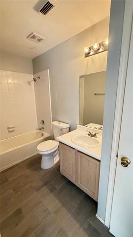 4115 Geronimo Lake Drive, Houston, TX 77047