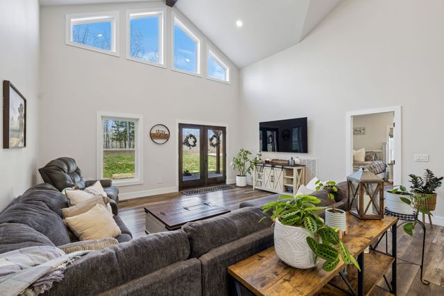 4134 Algie Sewell Rd, Columbia, TN 38401