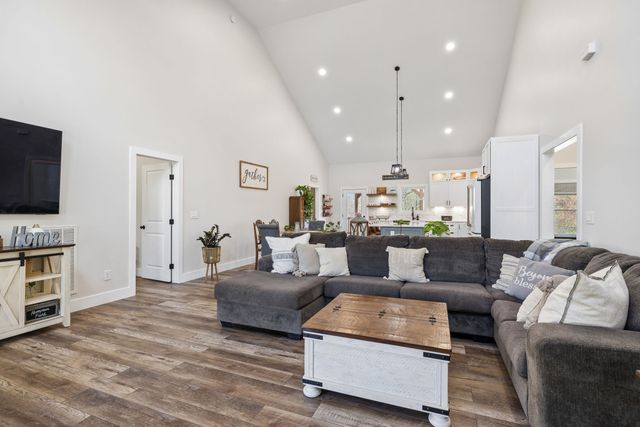 4134 Algie Sewell Rd, Columbia, TN 38401