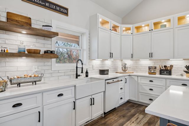 4134 Algie Sewell Rd, Columbia, TN 38401