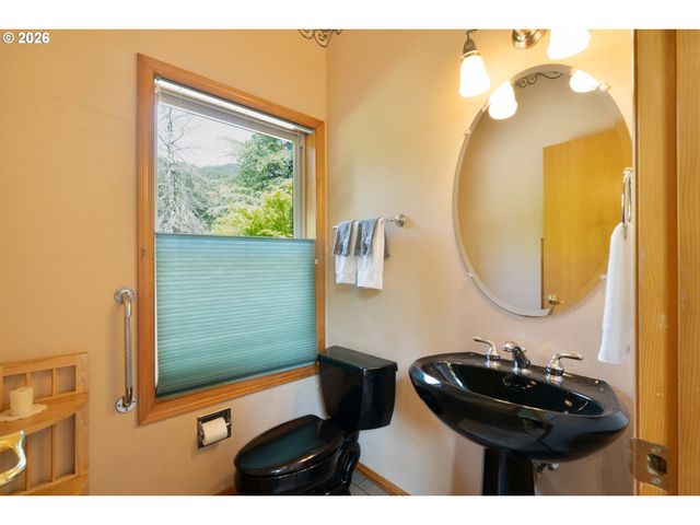 18055 ELK MEADOWS Ln, Tillamook, OR 97141