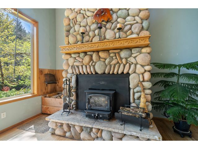 18055 ELK MEADOWS Ln, Tillamook, OR 97141