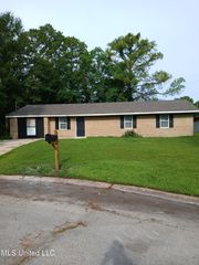 5736 Eastwood Drive, Moss Point, MS 39563