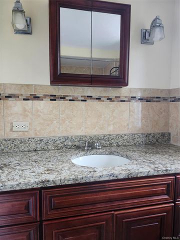 647 S 6th Avenue S 2, Mount Vernon, NY 10550