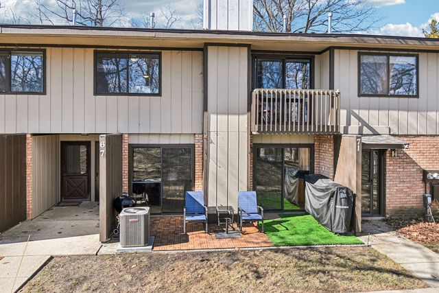 67 Woodhills Bay Road, Fox Lake, IL 60020