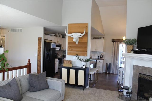 1906 161st Terrace, Basehor, KS 66007