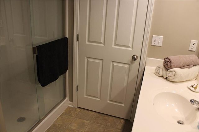 1906 161st Terrace, Basehor, KS 66007