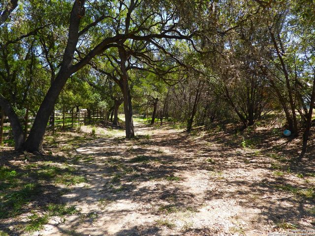 406 KRUSE LOOP, Lakehills, TX 78063