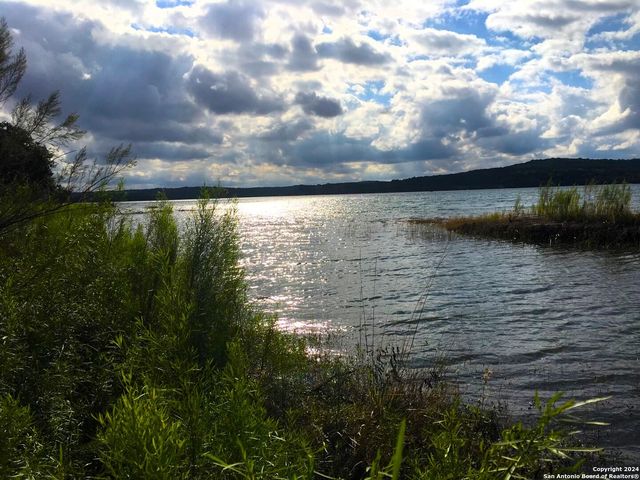 406 KRUSE LOOP, Lakehills, TX 78063