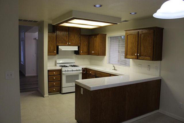 2233 E Christopher Drive, Fresno, CA 93720