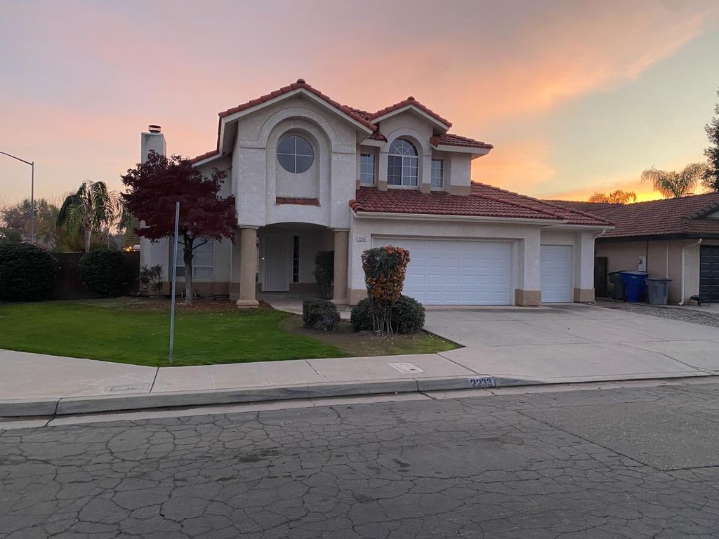 2233 E Christopher Drive, Fresno, CA 93720