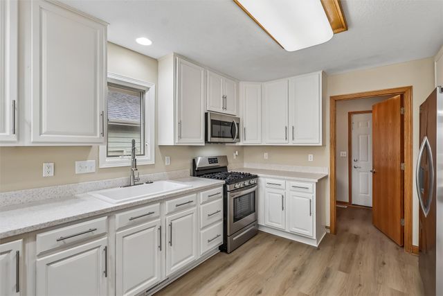 511 Mallard Pointe Drive NW, Bondurant, IA 50035