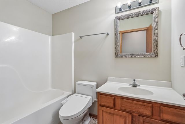 511 Mallard Pointe Drive NW, Bondurant, IA 50035