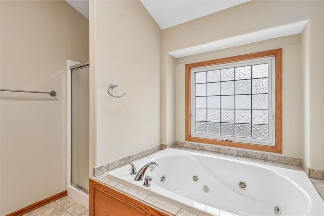 511 Mallard Pointe Drive NW, Bondurant, IA 50035