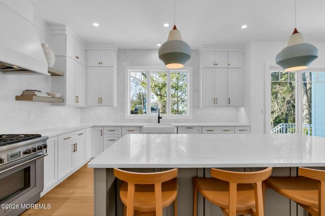 13 Bingham Court, Rumson, NJ 07760