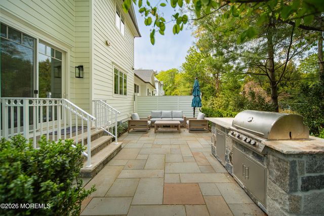 13 Bingham Court, Rumson, NJ 07760