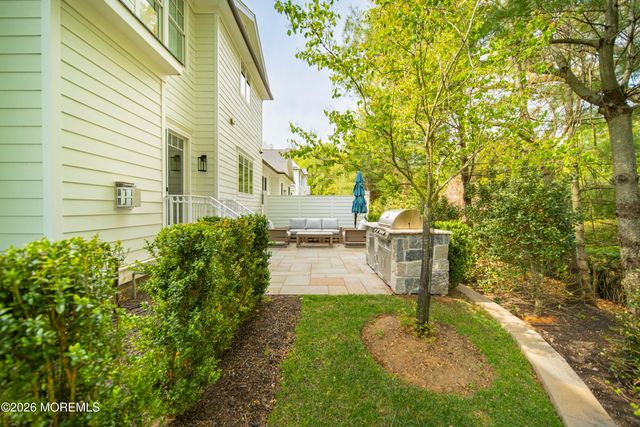 13 Bingham Court, Rumson, NJ 07760