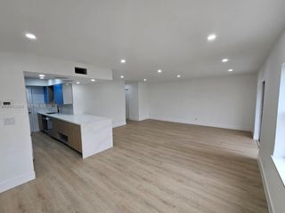 17911 NW 68th Ave O207, Hialeah, FL 33015