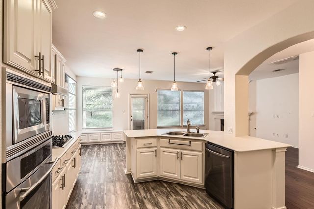 65 White Magnolia CIR 55, Lakeway, TX 78734