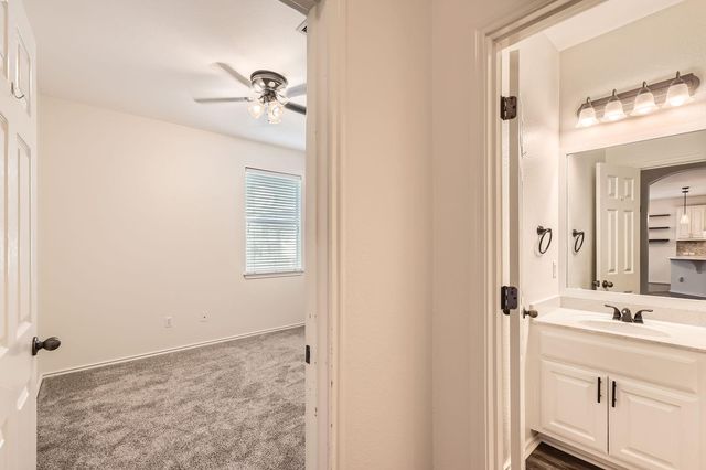 65 White Magnolia CIR 55, Lakeway, TX 78734