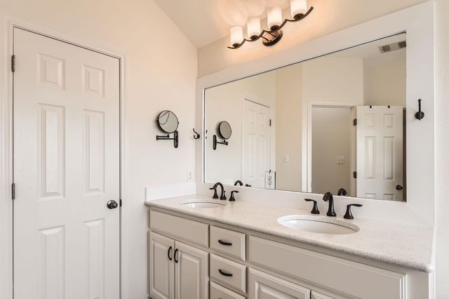 65 White Magnolia CIR 55, Lakeway, TX 78734