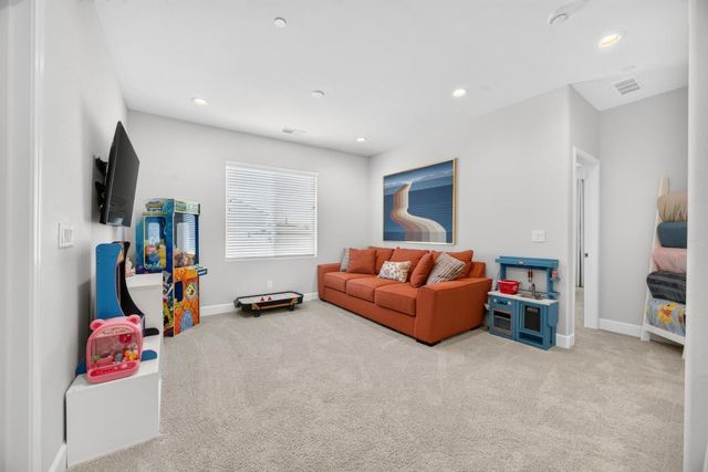 8330 Claret St, Roseville, CA 95747