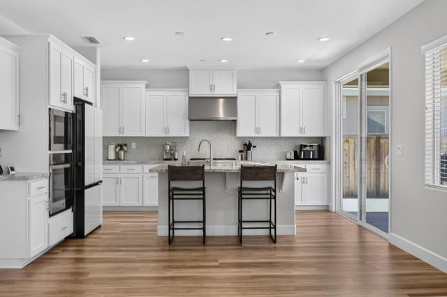 8330 Claret St, Roseville, CA 95747
