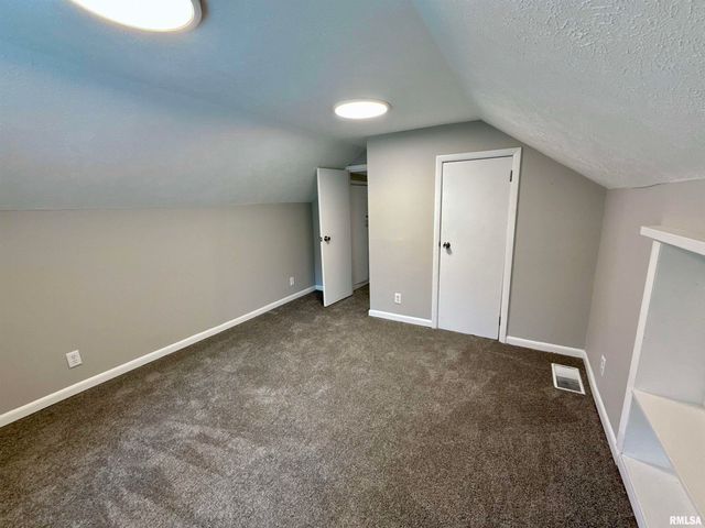 2015 N 19TH Street, Springfield, IL 62702