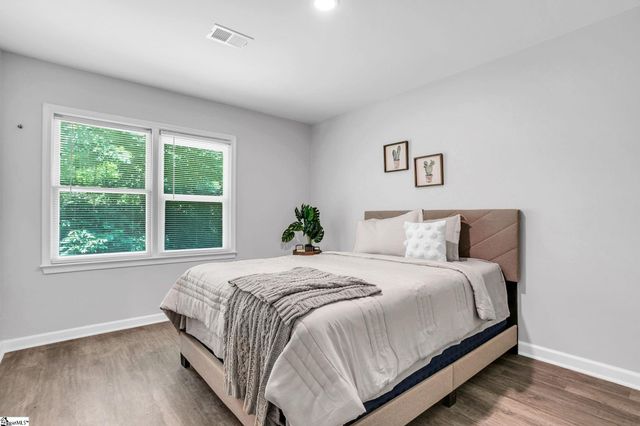 38 Shore Drive, Greenville, SC 29611